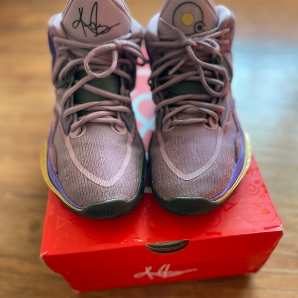 Nike Kyrie Infinity Amethyst Wave/Metallic Gold Men’s Size 8, Like New - Picture 3 of 8
